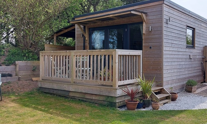 Duloe Cabina | Spacious, stylish hideaway in SE Cornwall - 10mins from the beach!