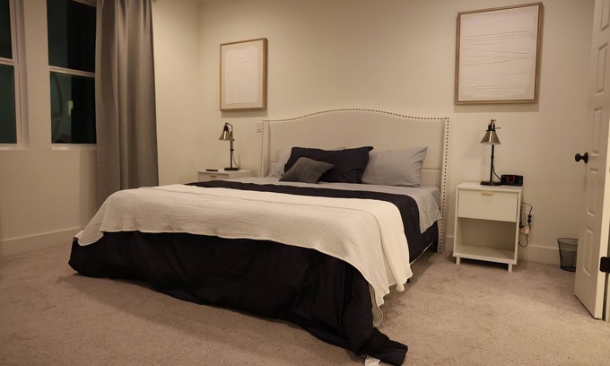 McNeil Casa | Spacious & Stylish Room with Private Bath – Perfect Location!