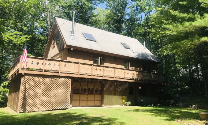 Moultonborough Casa | Spacious Suissevale Winnipesaukee Water Access Sleeps 10