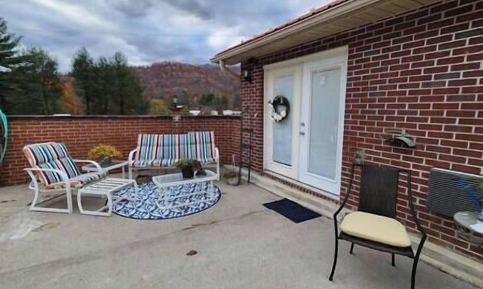 Green Valley Apartamento | Spacious Suite C w/a Mt. View