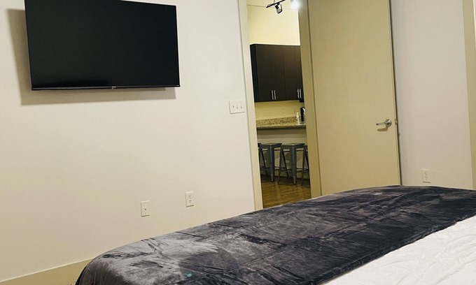 Piedmont Heights Apartamento | SPACIOUS SUITE IN PRIME LOCATION