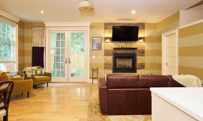 Trumansburg Apartamento | Spacious Suite in Historic Mansion