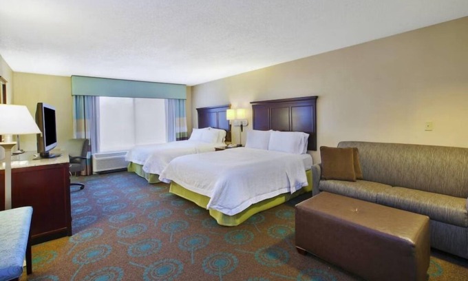 South Bend Hotel | Spacious Suite w/ Free Breakfast & Access to Swimming Pool – Great for Families