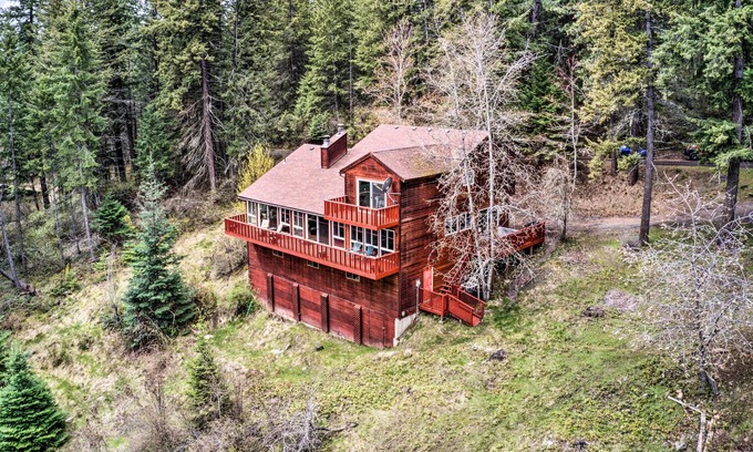 Worley Cabina | Spacious Sun-Up Bay Cabin, 20 Min to Downtown CDA!