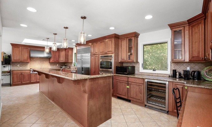 Town of North Castle Casa | Spacious & Sunny Single Family