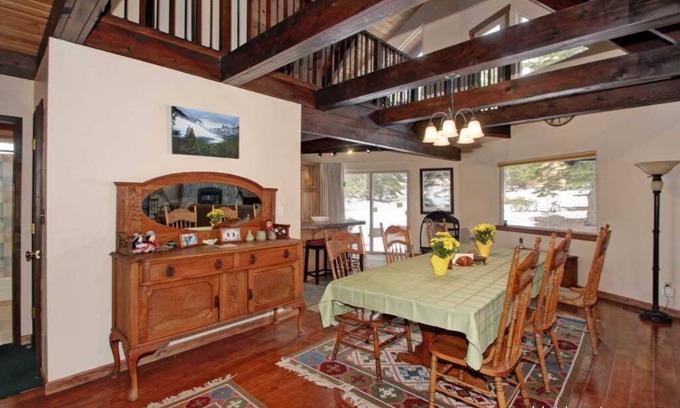 North Upper Truckee Casa | Upgrade Tahoe Chalet 4 Habitaciones / 3 Baños