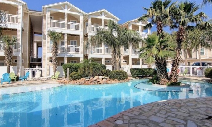 Corpus Christi Condominio | Spacious Texas Paradise with an Ocean View and Luxurious Pool