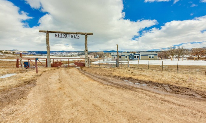Cebolla Casa | Spacious Tierra Amarilla Ranch House w/ Deck!