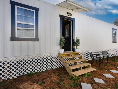 Church Street Casa | Spacious Tiny Home By Airport-Free Prkng-Fast WiFi