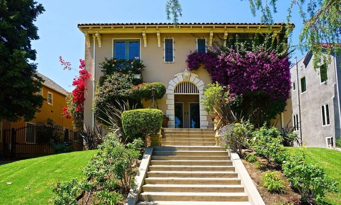 Larchmont Apartamento | Hancock Park / West Hollywood: Amplia suite de 1 HAB con vista al centro de la ciudad A.