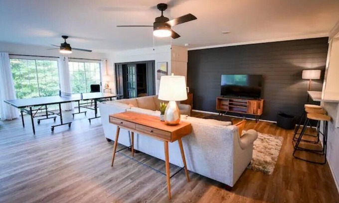Covington Casa | Spacious, Town Square, Theatre Room! 4 bed / 2 bath Private Home on town square