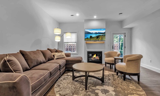 Ellicottville Casa | Spacious Townhome with Fireplace