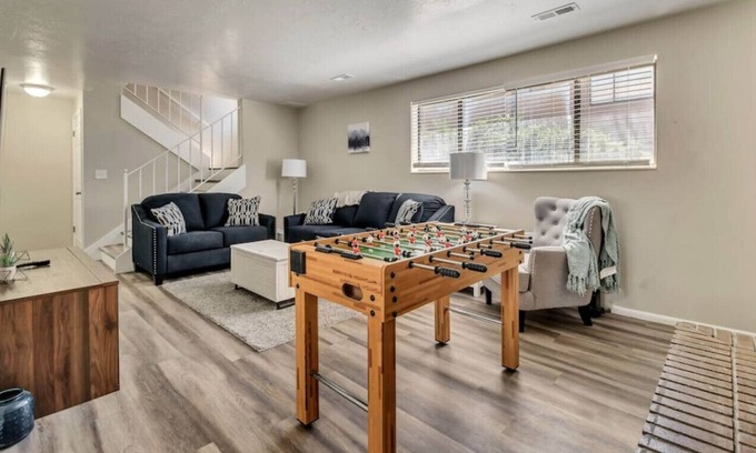 Canyon Rim Casa | Spacious Townhome w/ King Bed and W/D