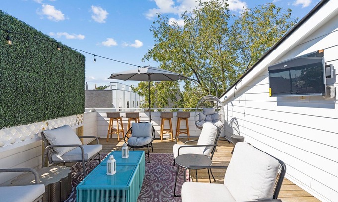 Maxwell Casa | Spacious townhome w/ rooftop deck, walkable to Five Pts and minutes to Broadway!