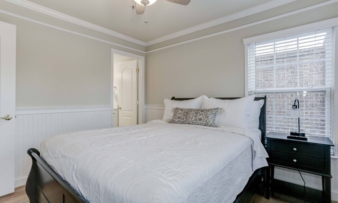 Germantown Casa | Spacious Townhouse Nestled in a Cul-de-Sac