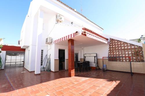 Almarda Apartamento | Spacious townhouse with terraces and pool in Sagunto
