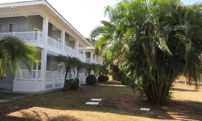 Playa Azul Condominio | Amplio y tranquilo condominio a pasos de la playa!