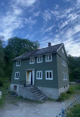 Odda Apartamento | Spacious Trolltunga apartment close to the city center, good parking