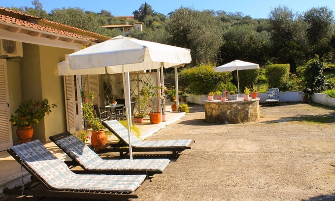 Agios Spyridon Corfu Apartamento | Spacious two-bedroom apartment near sandy beach ideal for children