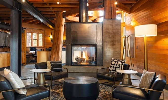 Truckee Hotel | Spacious Two Queen Suite, Gravity Haus, Sauna, Close to Lake Tahoe - 2 Units