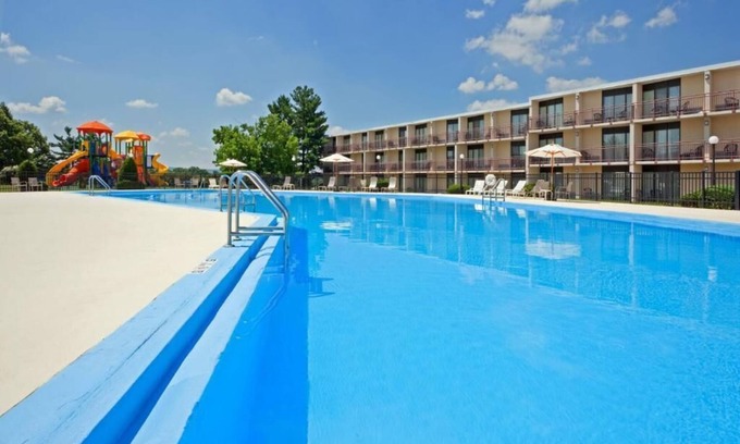 Harrisburg - Hershey Casa | Spacious Unit w/ Pool Access, Parking & Airport Shuttle - Pets are Allowed