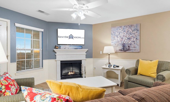 Kimberling City Condominio | Spacious Updated Condo-Lake Access-Free Attraction Tickets-Mini Golf-Outdoor Pool-Pickleball