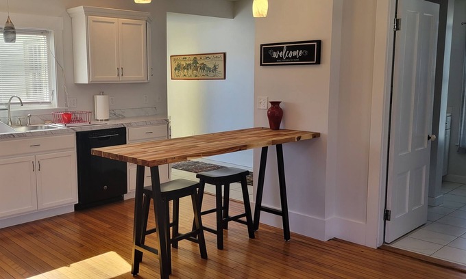 Waldoboro Apartamento | Spacious, Updated Apt in Village Home Across from Town Landing