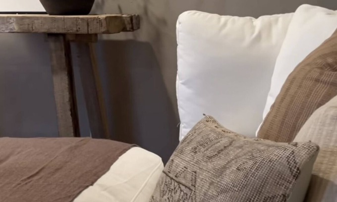 Dimond Apartamento | Spacious upper floor apt, sleeps 4, Wk to All! Buses
