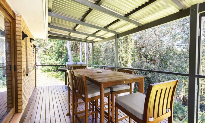 Erina Heights Casa | Spacious Upper-Level Retreat | 7 Mins to Beach