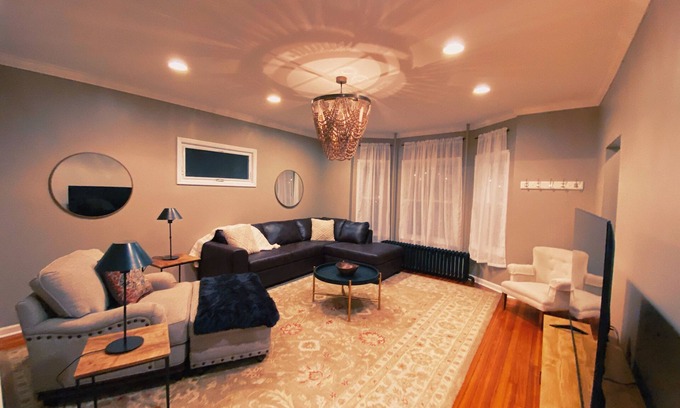Buckingham Lake - Crestwood Casa | ✨Spacious Urban APT w/4BR & Office-Ready in Albany