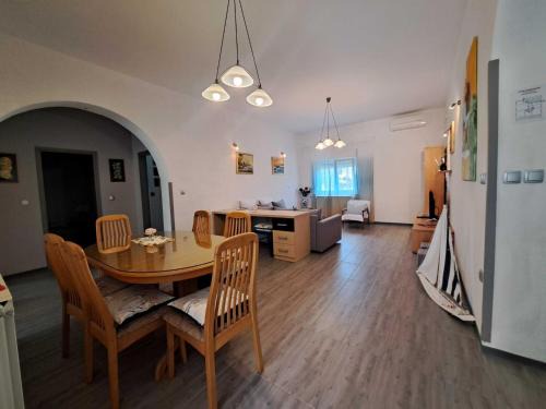 Dajla Apartamento | Spacious Urban Retreat Apartment with Terrace - Two Bedroom Apartment with Terrace