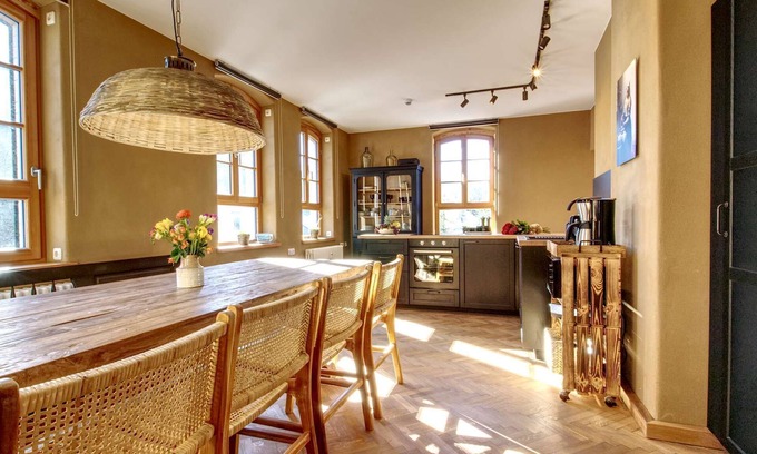 Cranzahl Apartamento | Spacious vacation apartment with 3.5 bedrooms in an old town hall
