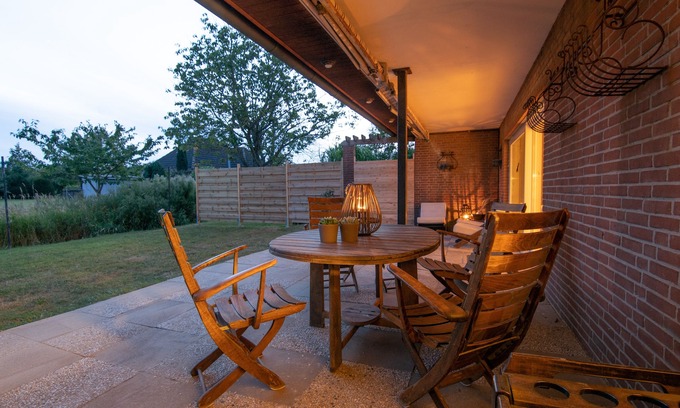 Stinteck Apartamento | Spacious vacation apartment with garden, surrounded by greenery.