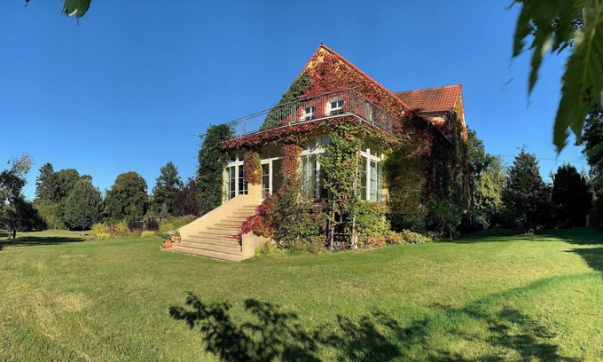 Wokuhl-Dabelow Apartamento | Spacious vacation apartment in the Carolinenhof manor house, Mecklenburg Lake District