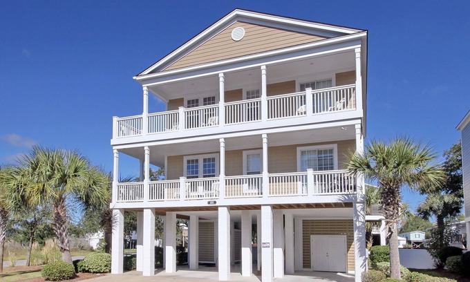 Garden City Casa | Spacious vacation home, close to beach. Great Location and Amazing views.