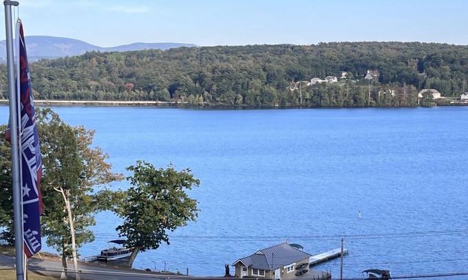 Laconia Casa | Spacious vacation spot on Lake Winnisquam! Sleep up to 8
