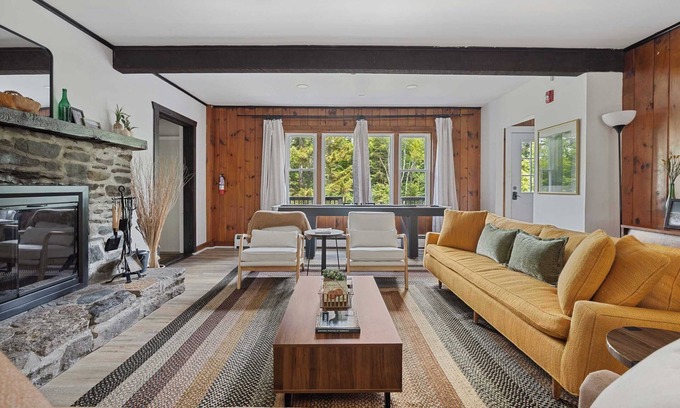West Dover Chalet De Esquí | Expansive 7-BR Chalet 5-min from Mt. Snow