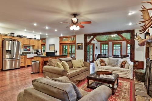 Stockbridge Casa | Spacious Vermont Mountain Retreat - 4BR,4BA - Near Skiing & Hiking - Perfect for Groups