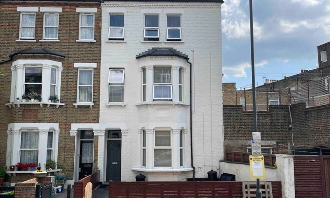 Askew Casa | Spacious & Vibrant Townhouse | 2 Baths | Near Trains & Westfield | Sleeps Groups