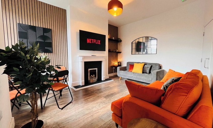 Eccles Casa | Spacious Victorian 5Bed/5Bath w Free Parking