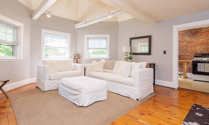 Hartford Apartamento | Spacious Victorian Tower Apartment