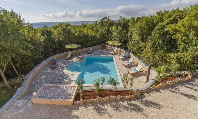 Stanisovi Villa | Amplia villa Ana con piscina para vacaciones tranquilas