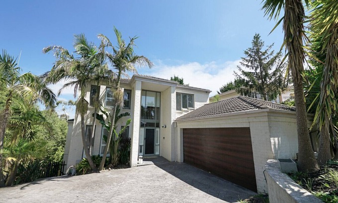Doncaster East Casa | Spacious Villa Big Group in Doncaster East 6BRM