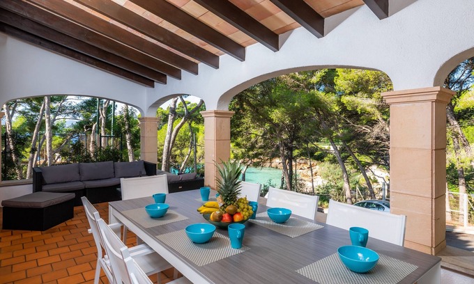 Cala Gat Villa | Amplia Villa "Casa de Cala Gat" con vistas al mar y a la montaña, Wi-Fi, jardín y terraza; aparcamiento disponible