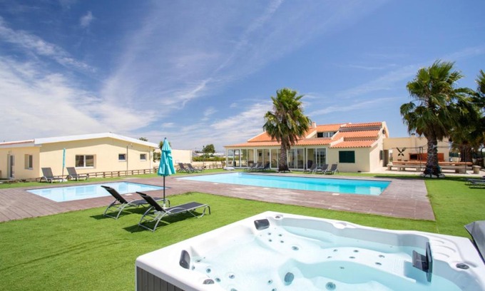 Palmela Villa | Spacious Villa in Palmela with Private Pool and Garden