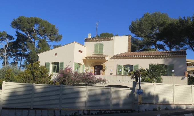 Sanary-sur-Mer Casa | AMPLIA VILLA DE 290M2 - TRANQUILO EN EL INVERNADERO - CERCA DE LA PLAYA