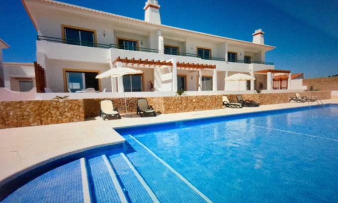 Budens Villa | Amplia villa en excelente ubicación