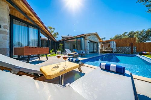 Kas Casa | Spacious Villa Pool, Jacuzzi