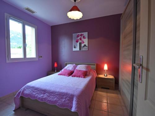 Beaumes-de-Venise Villa | Spacious Villa with Pool