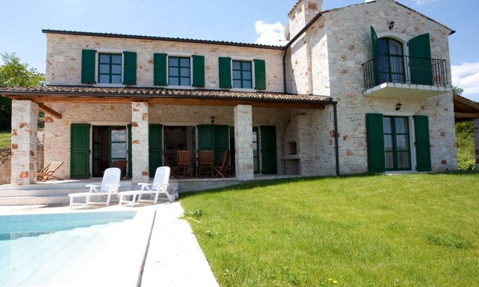 Brkac Casa | Spacious villa with 10x5m pool, aircon. Rural retreat, stunning views.